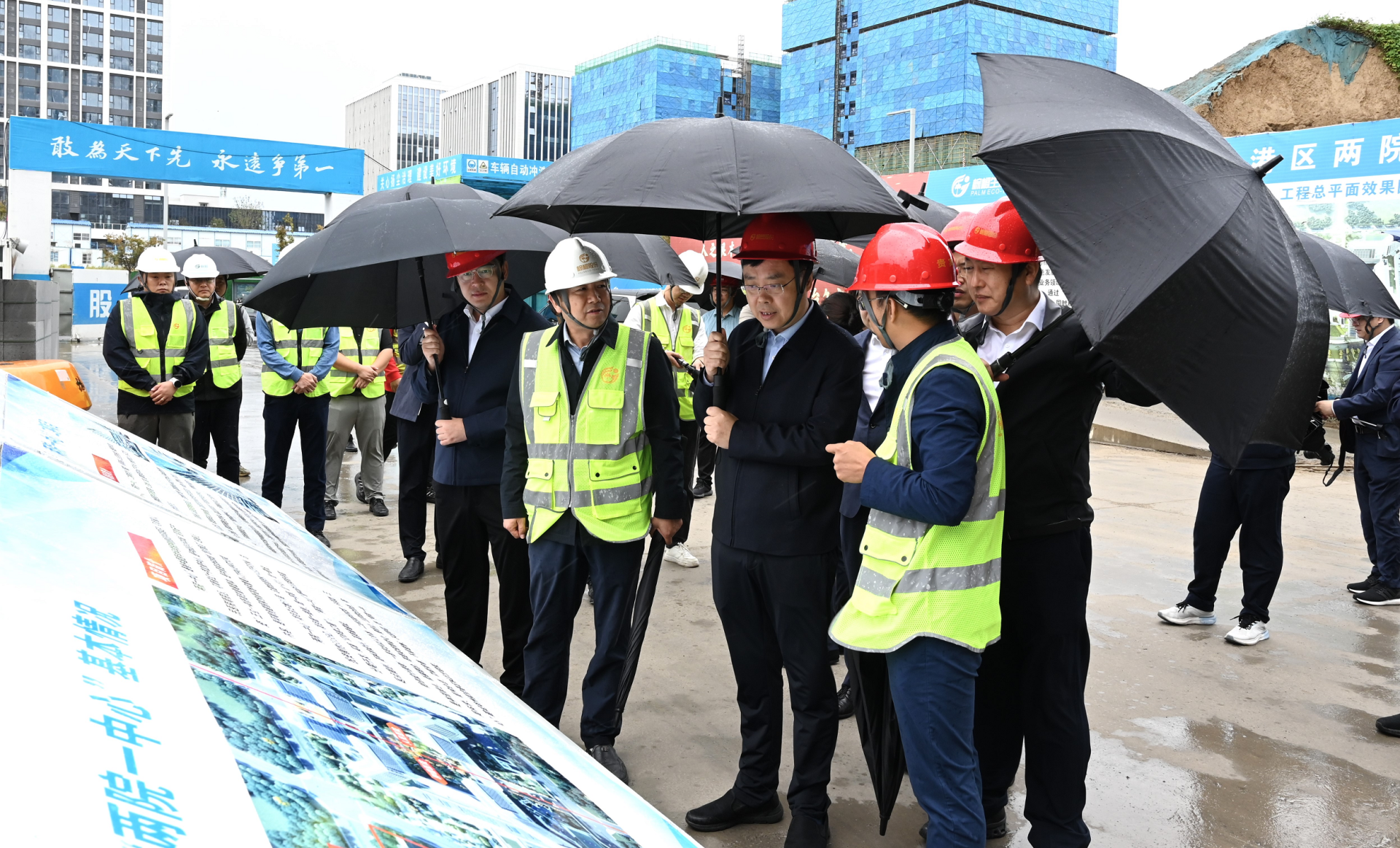 豫資控股集團黨委書記、董事長李明調研“兩院一中心”和“盒子汽車”項目一線